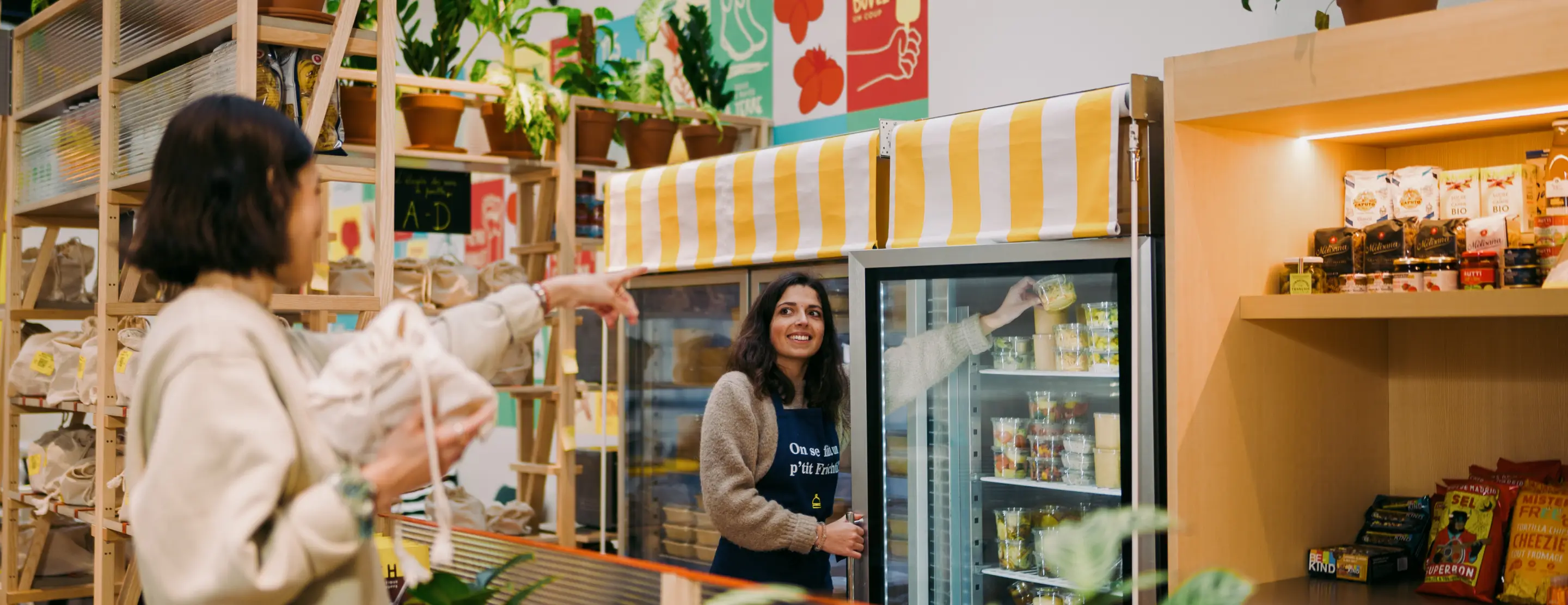 Personne récupérant son repas